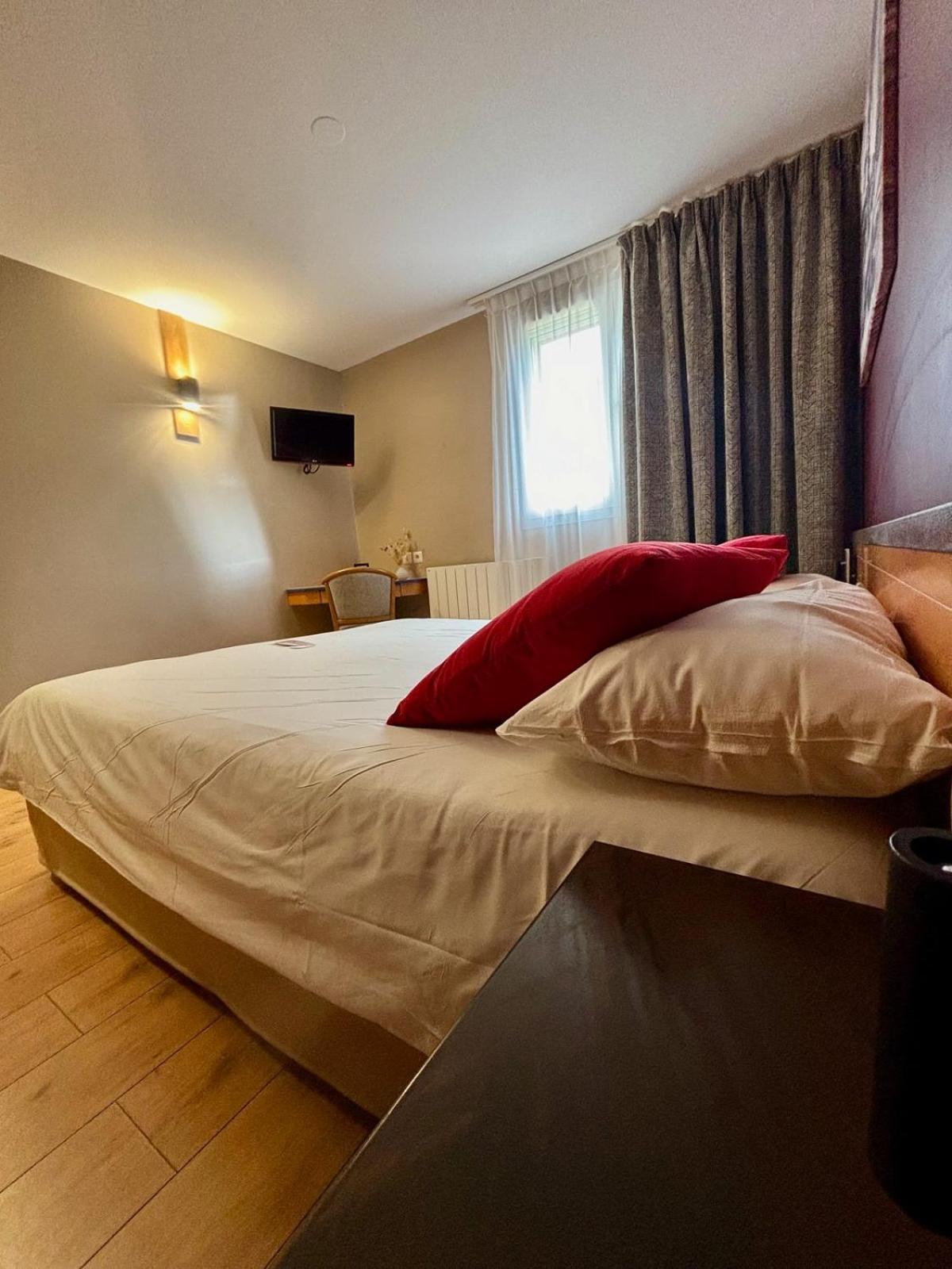 Hotel Les Arches 생라리술랑 외부 사진
